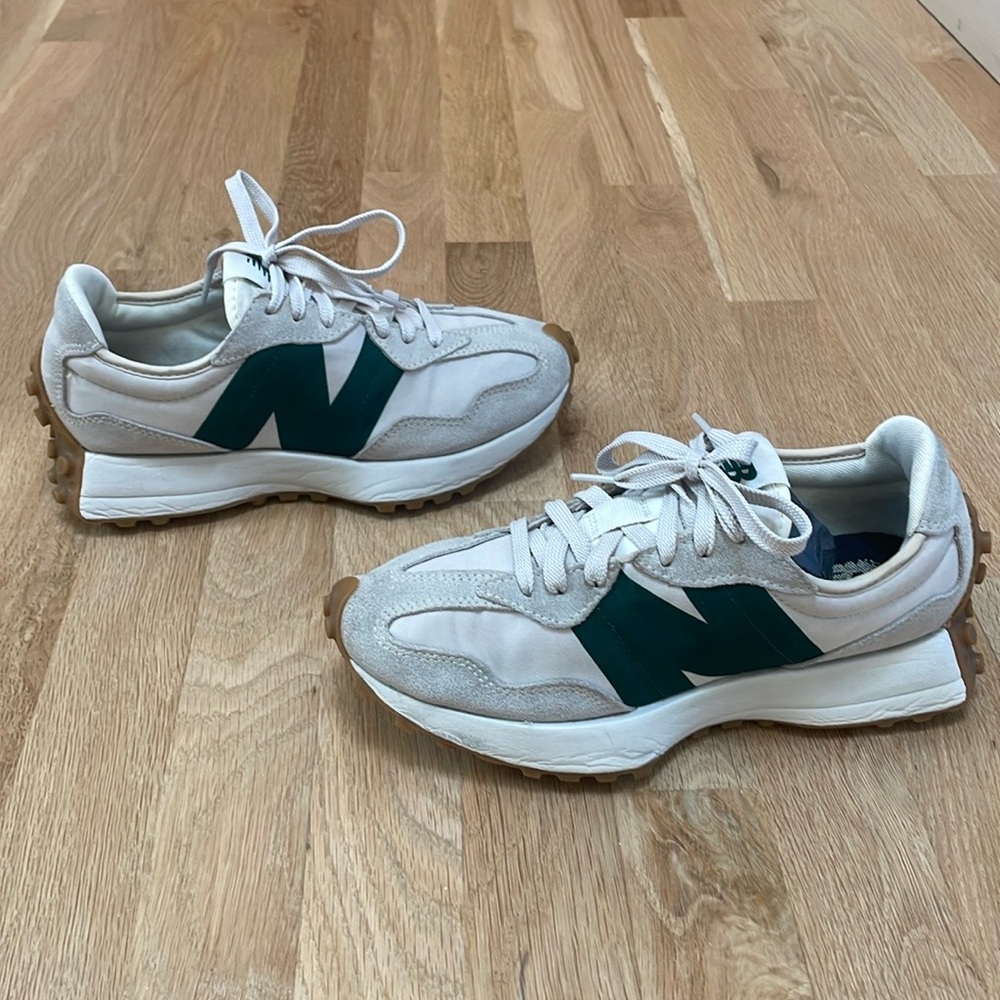 New balance 327 green beige size 8 ‘'Timberwolf Nightwatch Green'